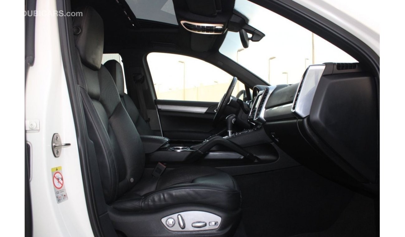 Porsche Cayenne Porsche Cayenne S 2011 GCC, in excellent condition, without accidents, full option, very clean from