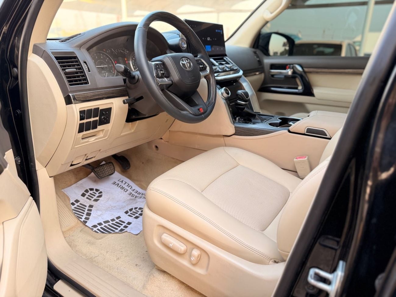 Toyota Land Cruiser VXR Toyota Landcruiser VXR 2018 Upgrade 2024 V6 Full option Petrol