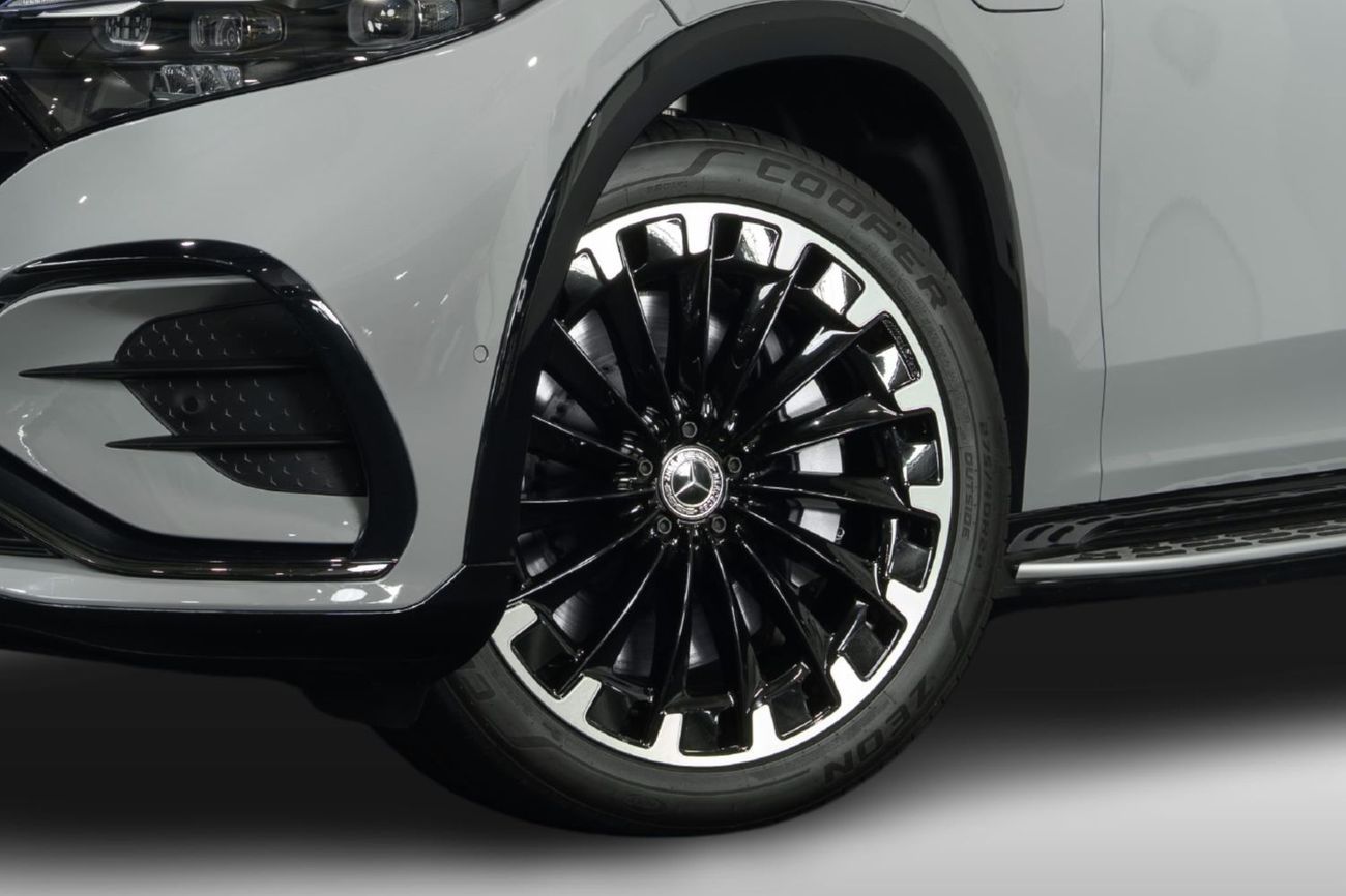 Mercedes-Benz EQS 580 EMC Mercedes-Benz Warranty and Service Package | 0% Downpayment | AED 5,174 P/M |