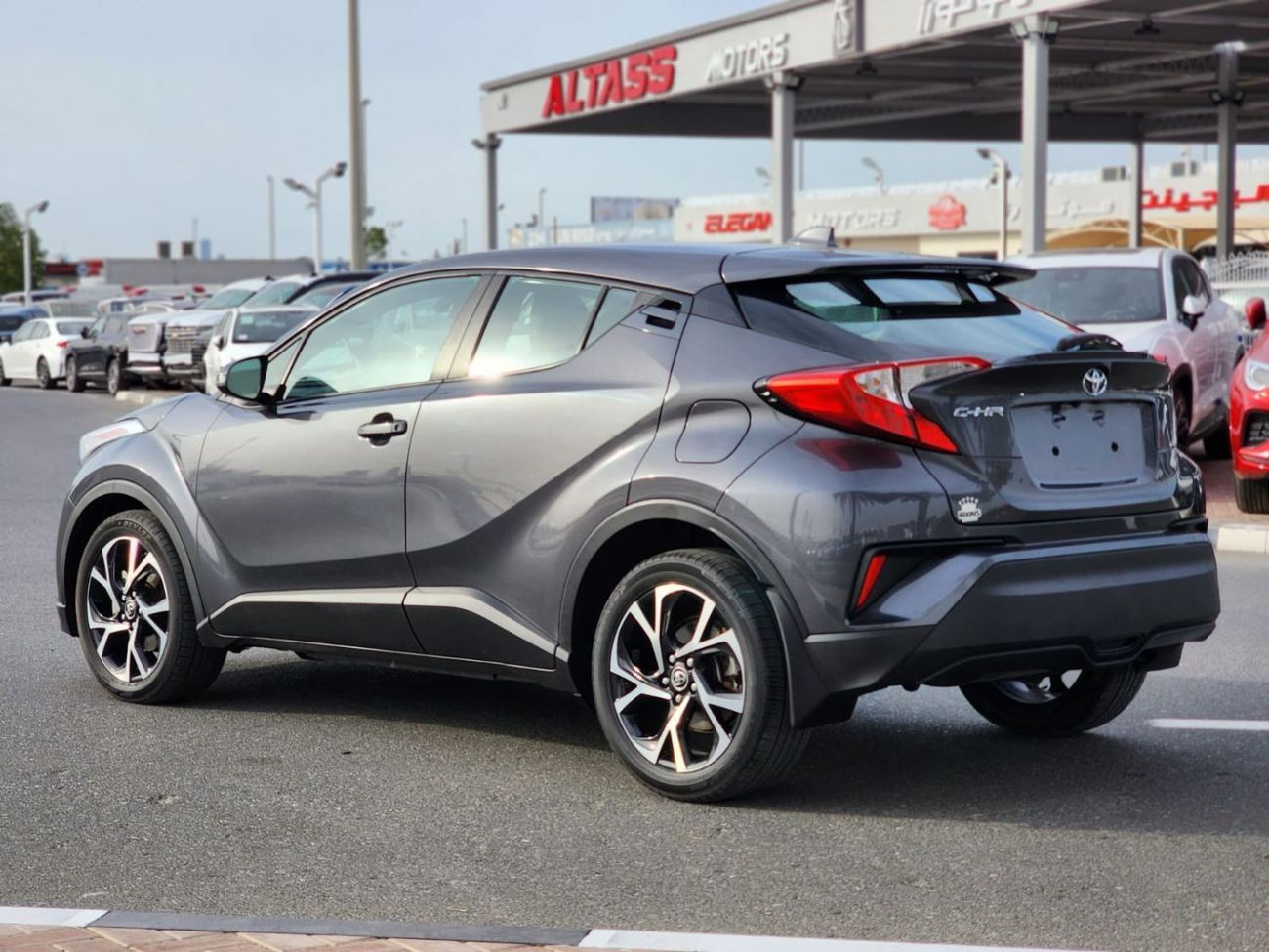 Used TOYOTA CHR FWD EXPORT PRICE 2019 for sale in Dubai - 711659