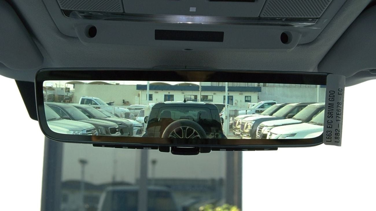 Land Rover Defender 110 OCTA  P635 | Borasco Grey | Light Cloud/Lunar | 635 HP