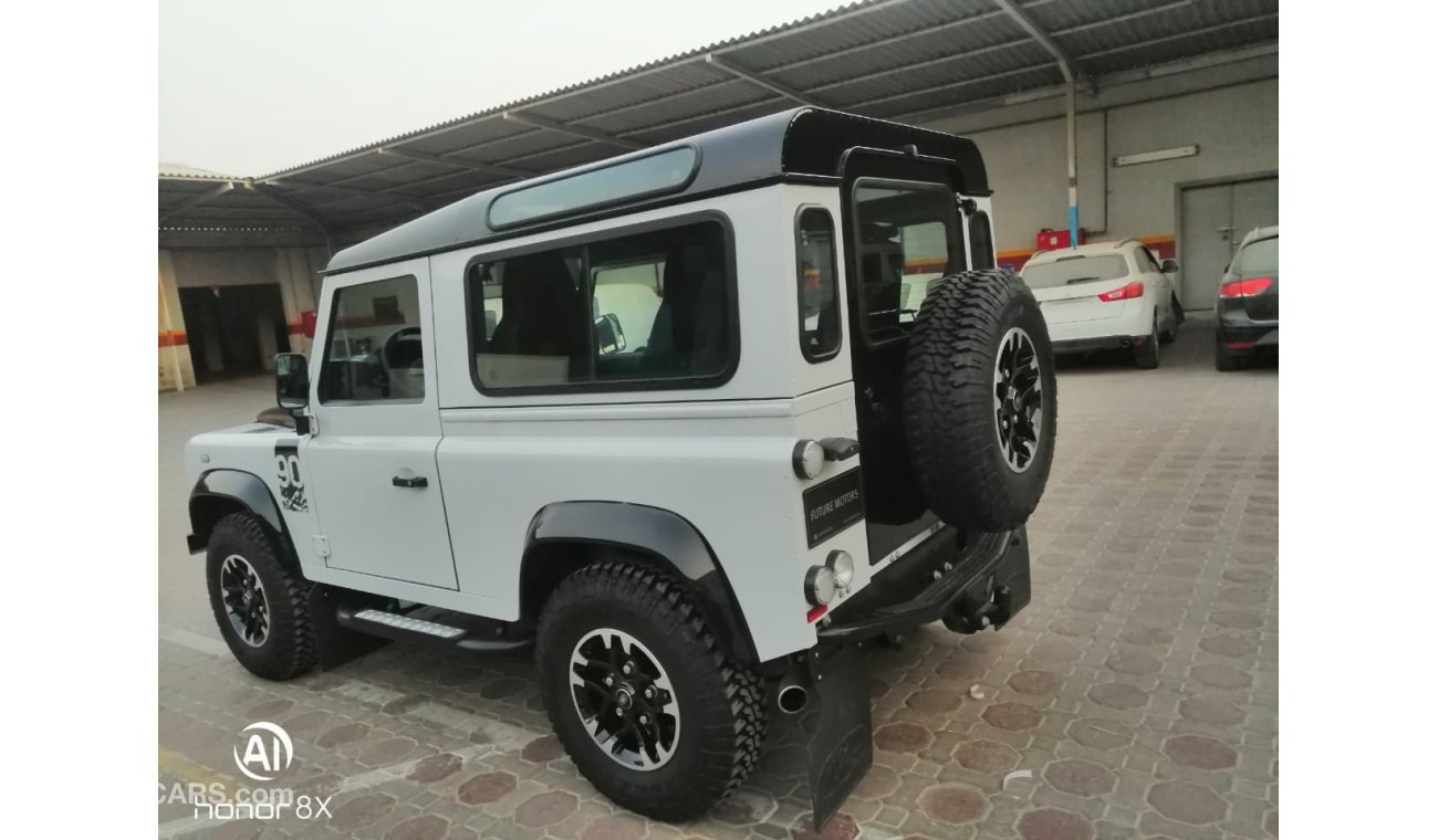 Land Rover Defender 90