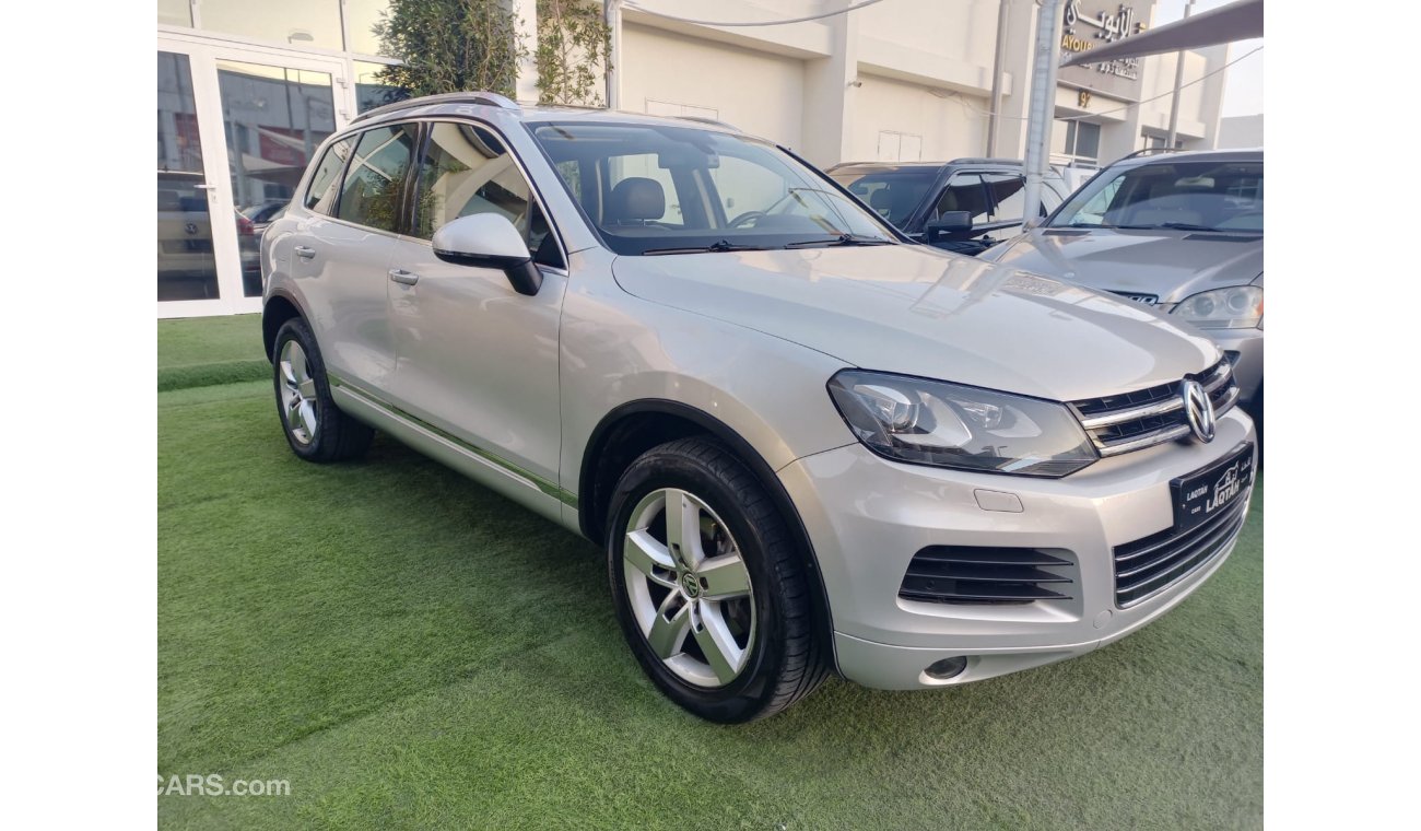 Volkswagen Touareg Gulf 2013 model, panorama leather, control stabilizer, rear camera, in excellent condition