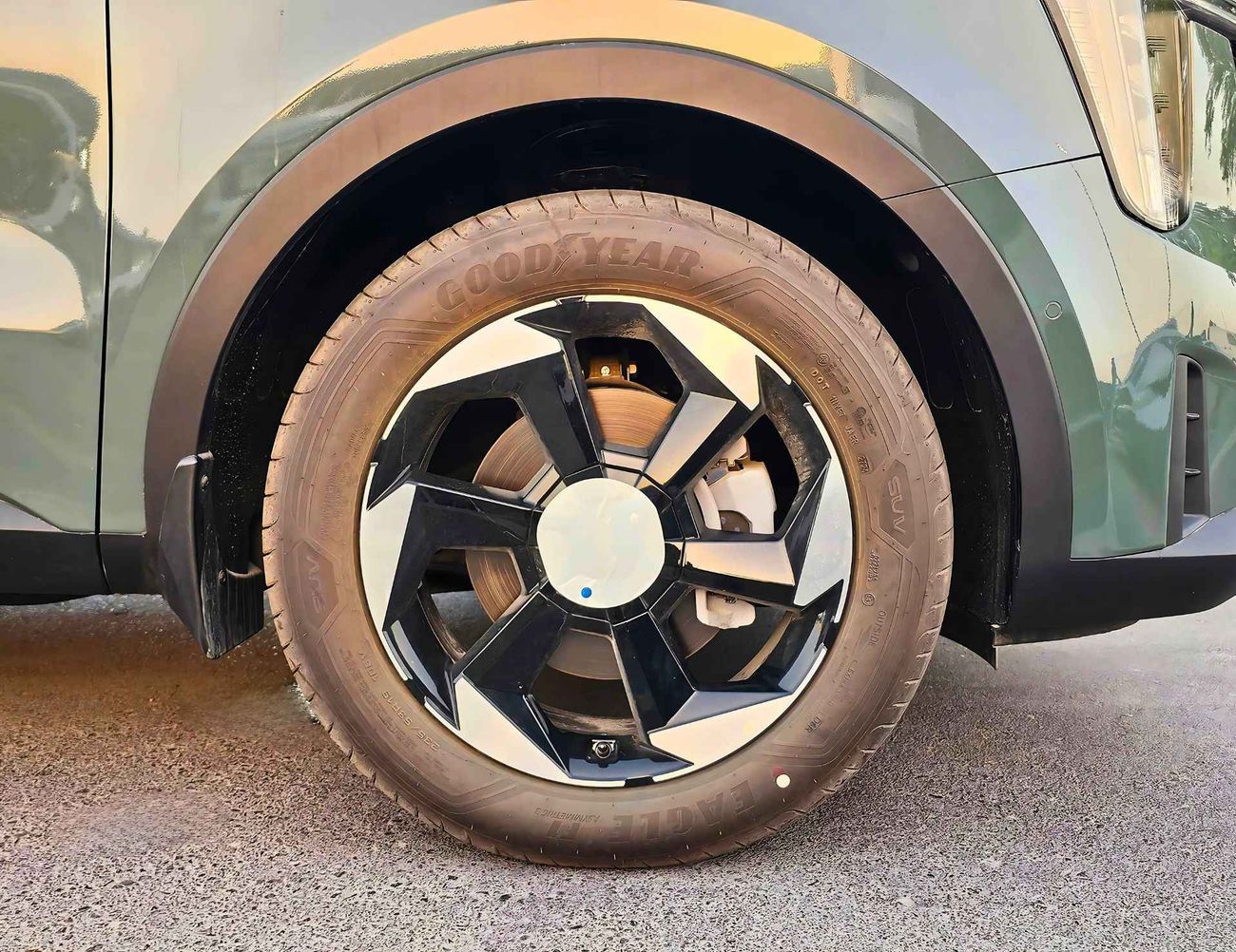 كيا سورينتو 2.5L V4 PETROL / 360* CAMERA  / POWER SEATS / 4WD (CODE # 69092)