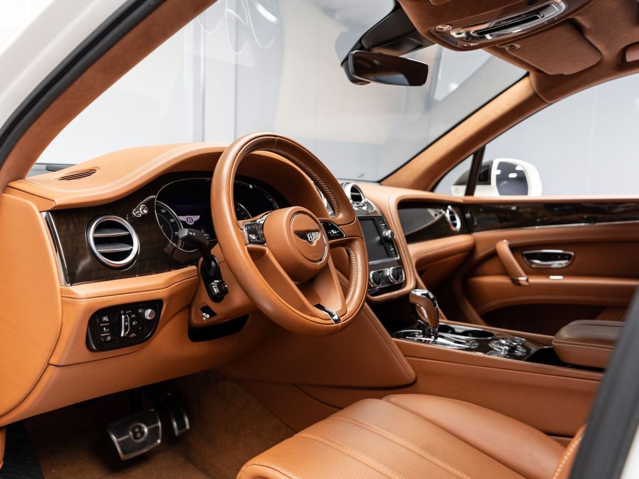 Bentley Bentayga STD BUY NOW, PAY 2027 | THE BLACKLINE STANDARD | 12 Month Blackline Warranty, GCC, Low KM's