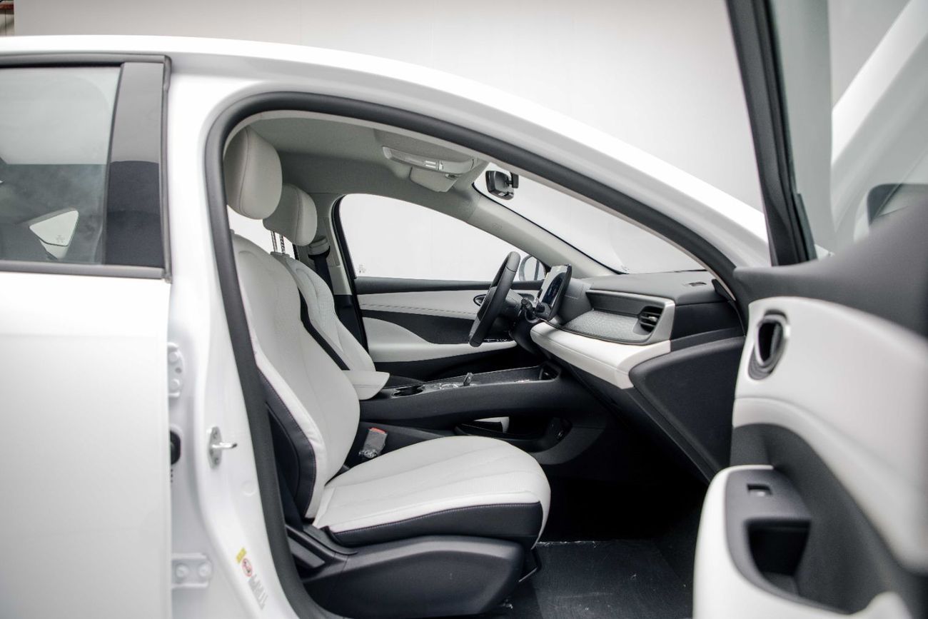 BYD Seal 05 DM-i ID Luxury 1.5L- White Inside Grey | Export Only