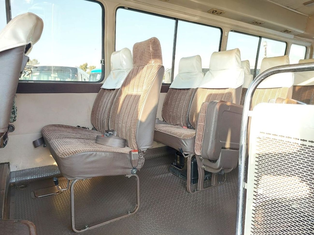 Toyota Coaster TOYOTA COASTER BUS RIGHT HAND DRIVE 1992 MODEL DIESEL MANUAL 4160 ENGINE CC 1HD-T ENGINE 29SEATER (P