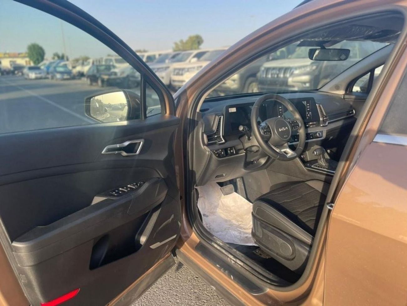 Kia Sportage 1.6L Petrol Auto, gray and silver color available