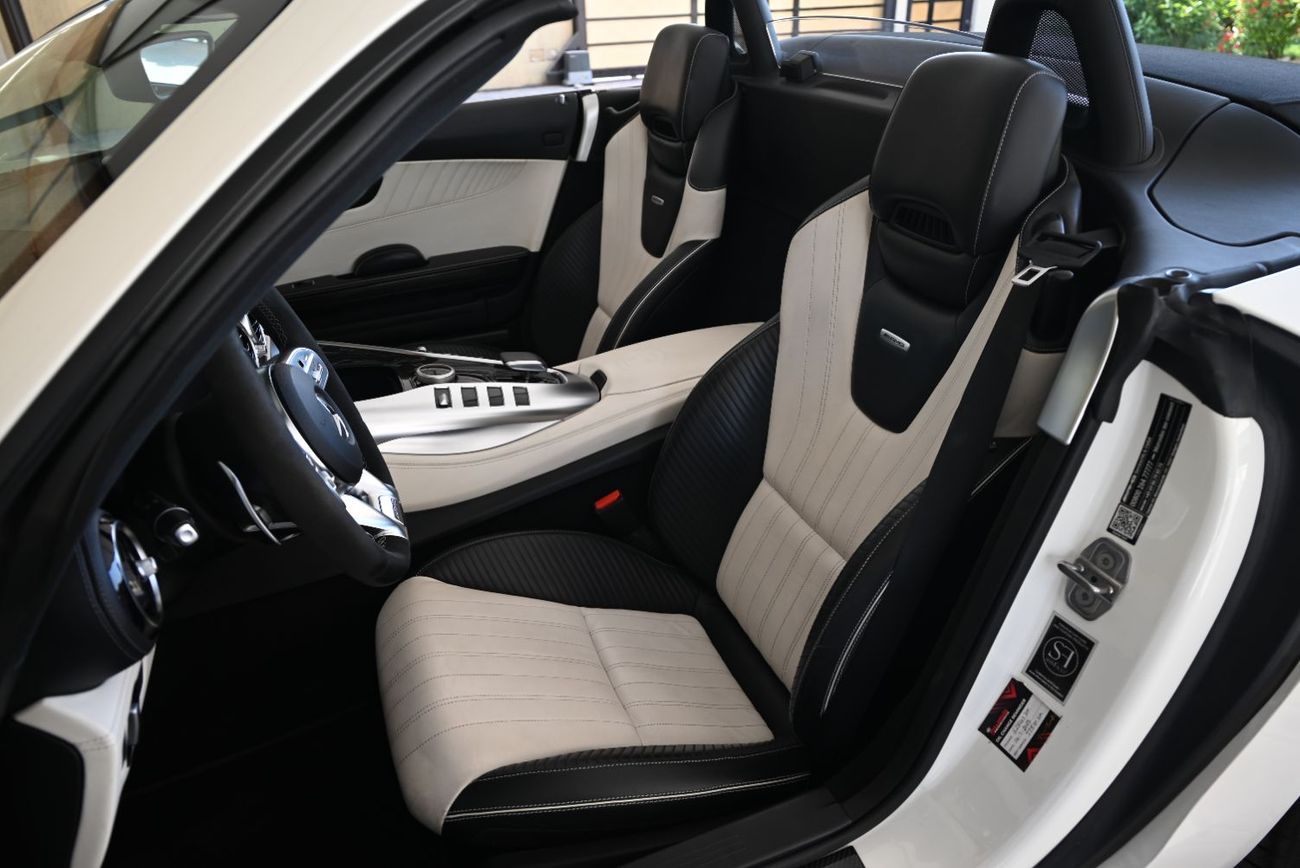 Mercedes-Benz AMG GT EMI 5999 AED - MERCEDES AMG GT 2020 - CONVERTIBLE ROOF  - V8 - LOW MILLAGE - WELL MAINTAINED