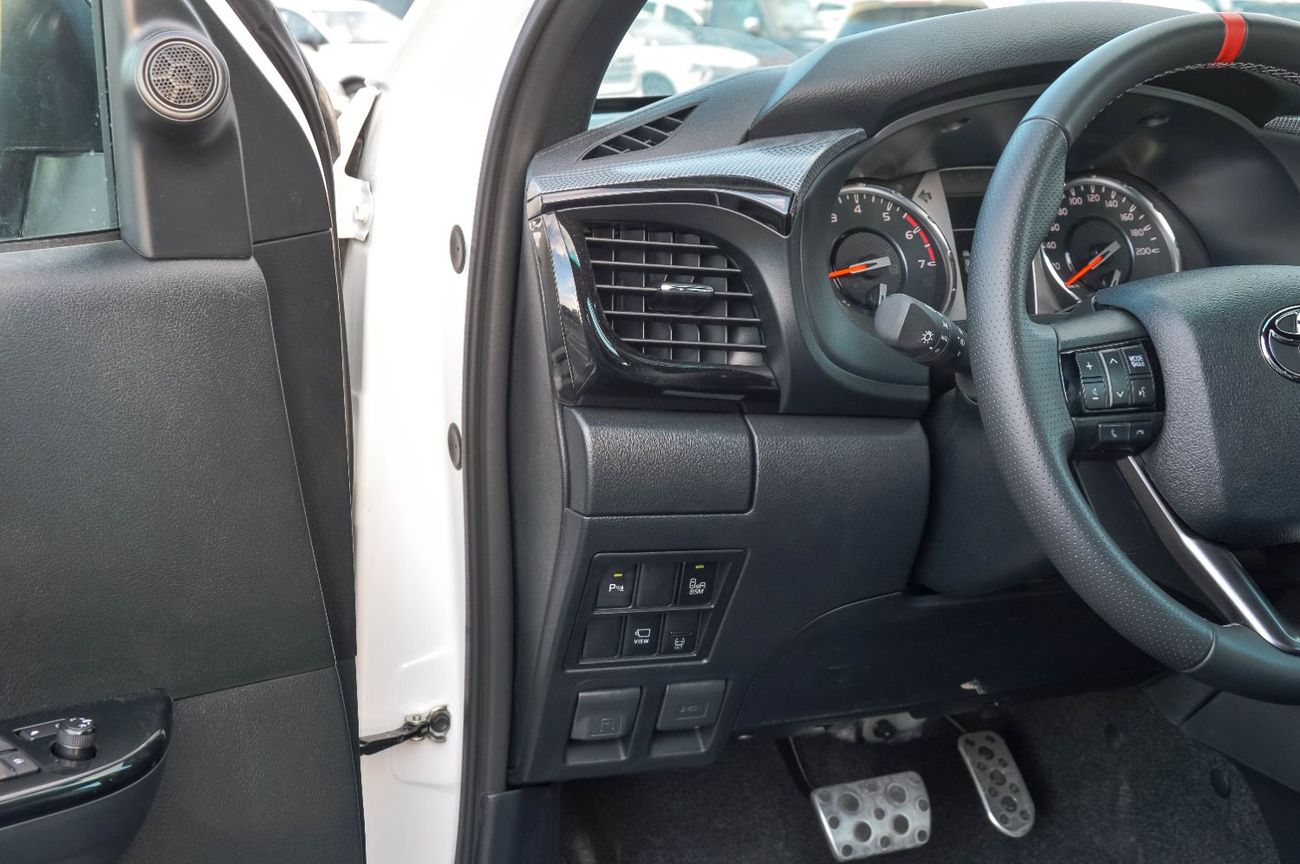 تويوتا هيلوكس GR Sport 4.0L TOYOTA HILUX GR RALLY 4.0L 4WD PETROL PICKUP 2025