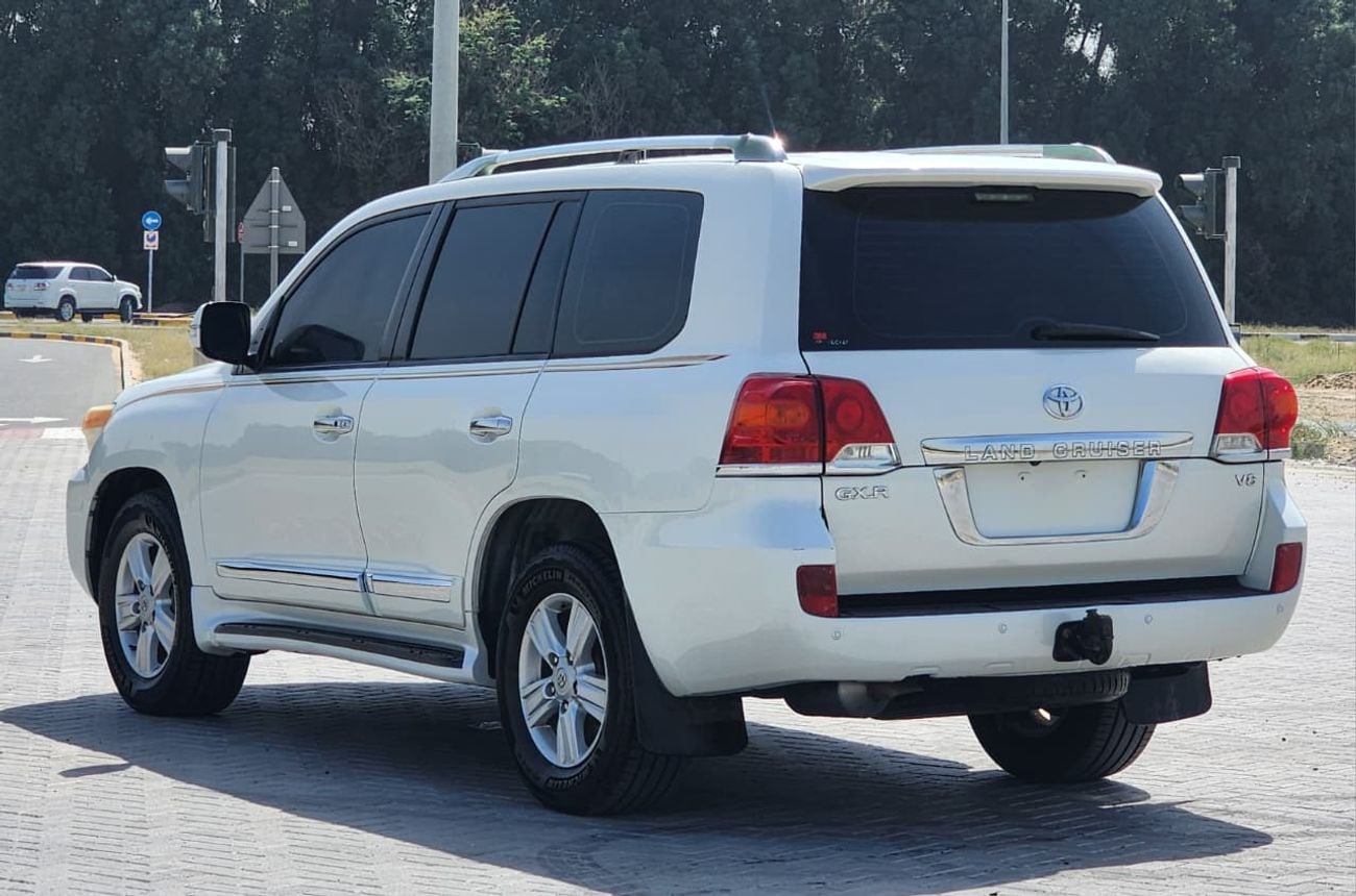 Toyota Land Cruiser GXR V8