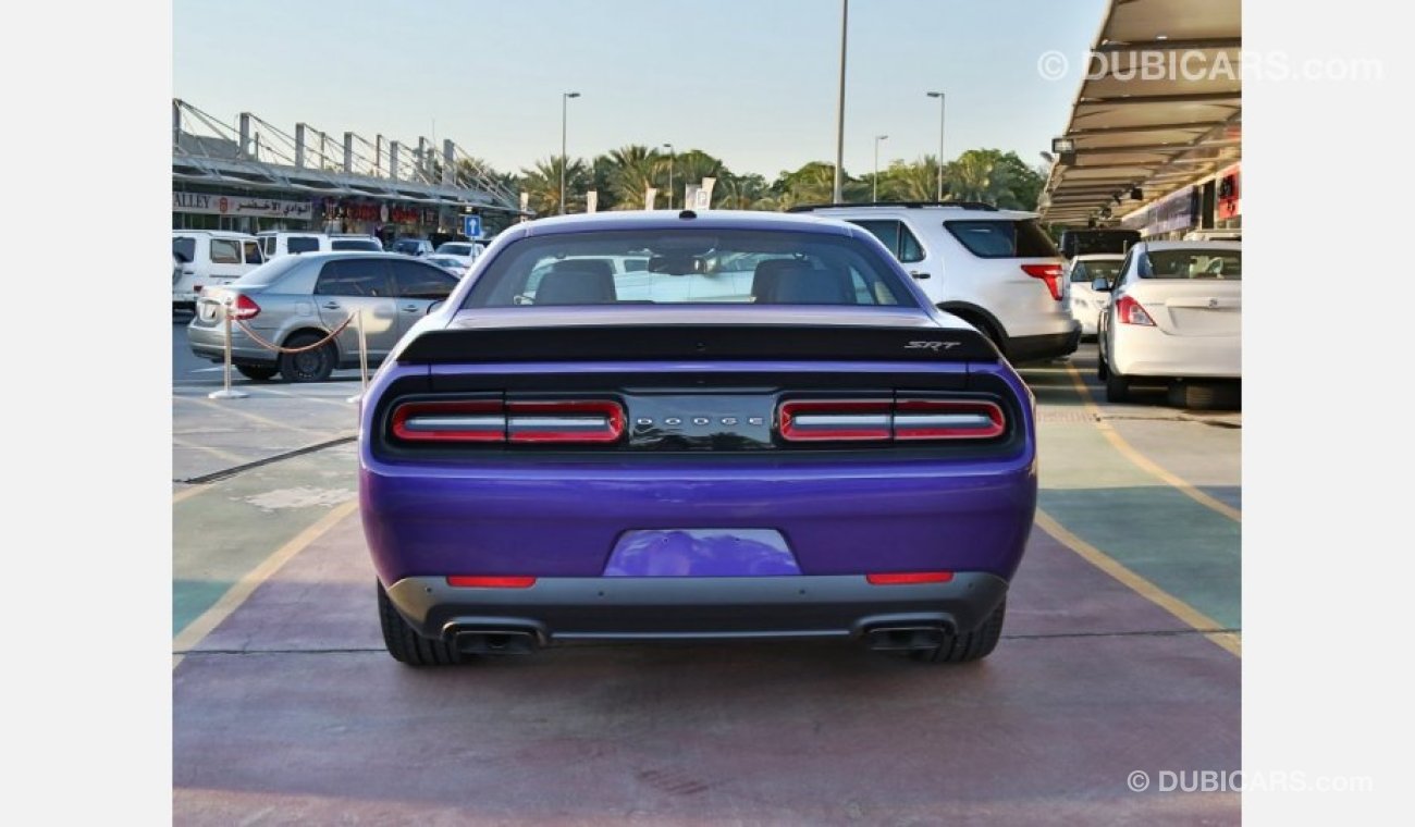 Dodge Challenger SRT Hellcat Supercharged