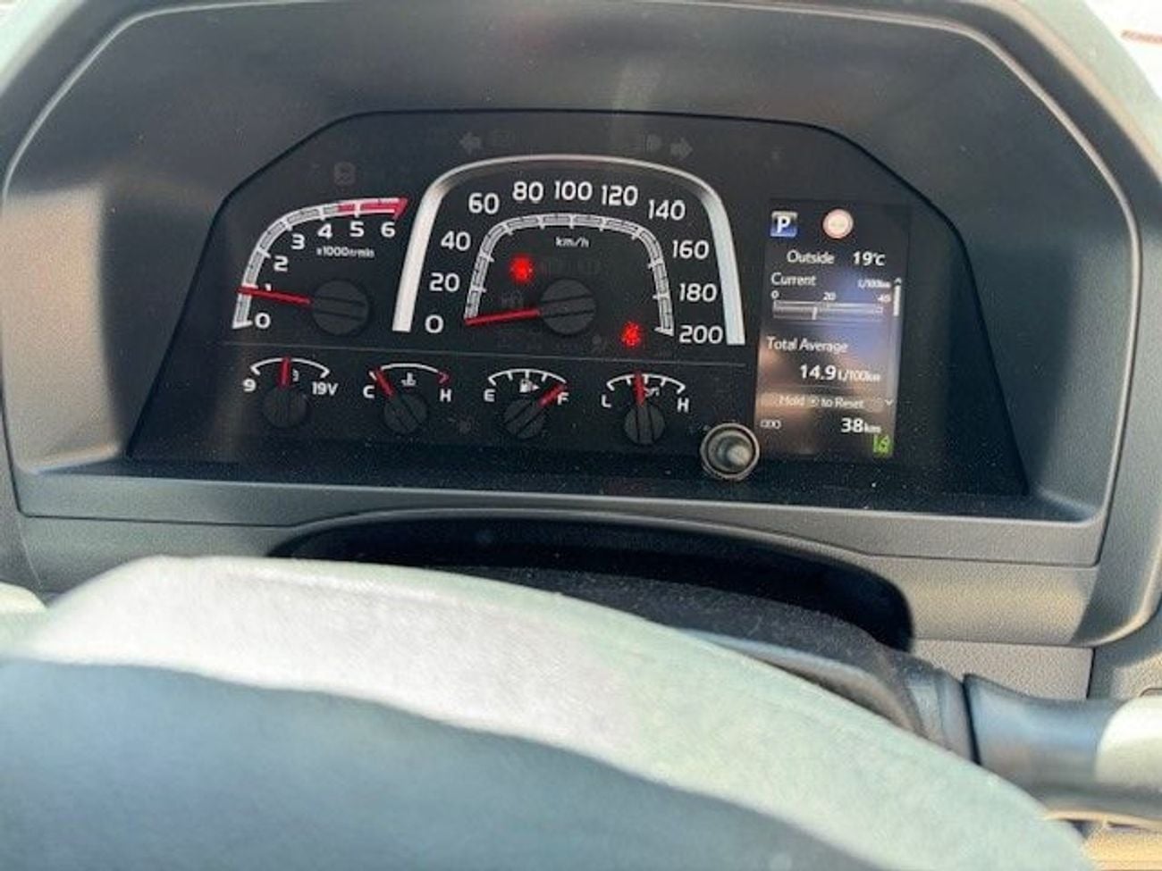 تويوتا لاند كروزر 70 AUTO DIESEL 2.8