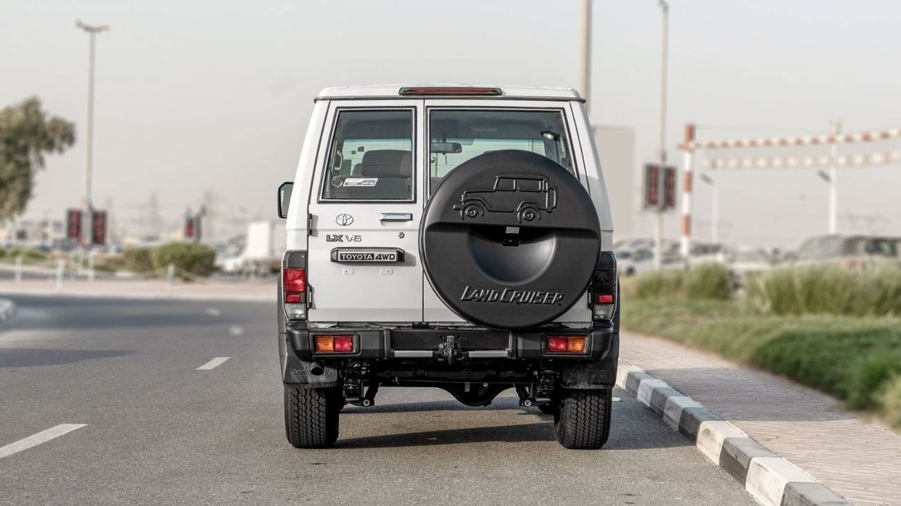 تويوتا لاند كروزر 70 LC76 HT VXR 2025 Toyota Land Cruiser LC71 4.0L AT Petrol (White-Beige) Mid Option