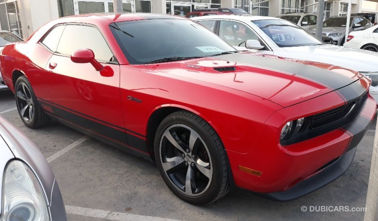 Dodge Challenger 2014 Hemi Rt Full options Gulf Specs car in excellent condition