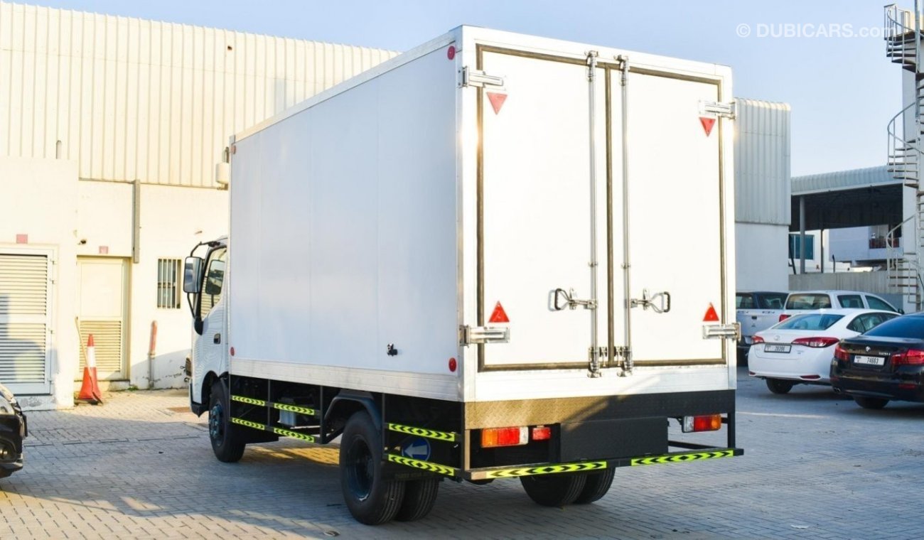 Hino 300 Hino 300, 714 4.2 Ton , DRY CARGO BOX EURO 3