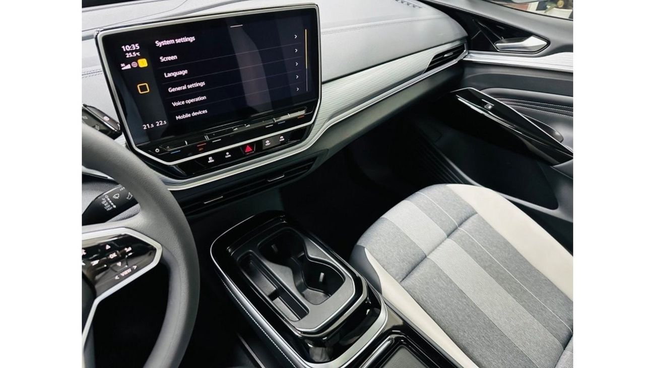 Volkswagen ID.4 Original paint .. Pure Plus .. Panoramic Roof ..