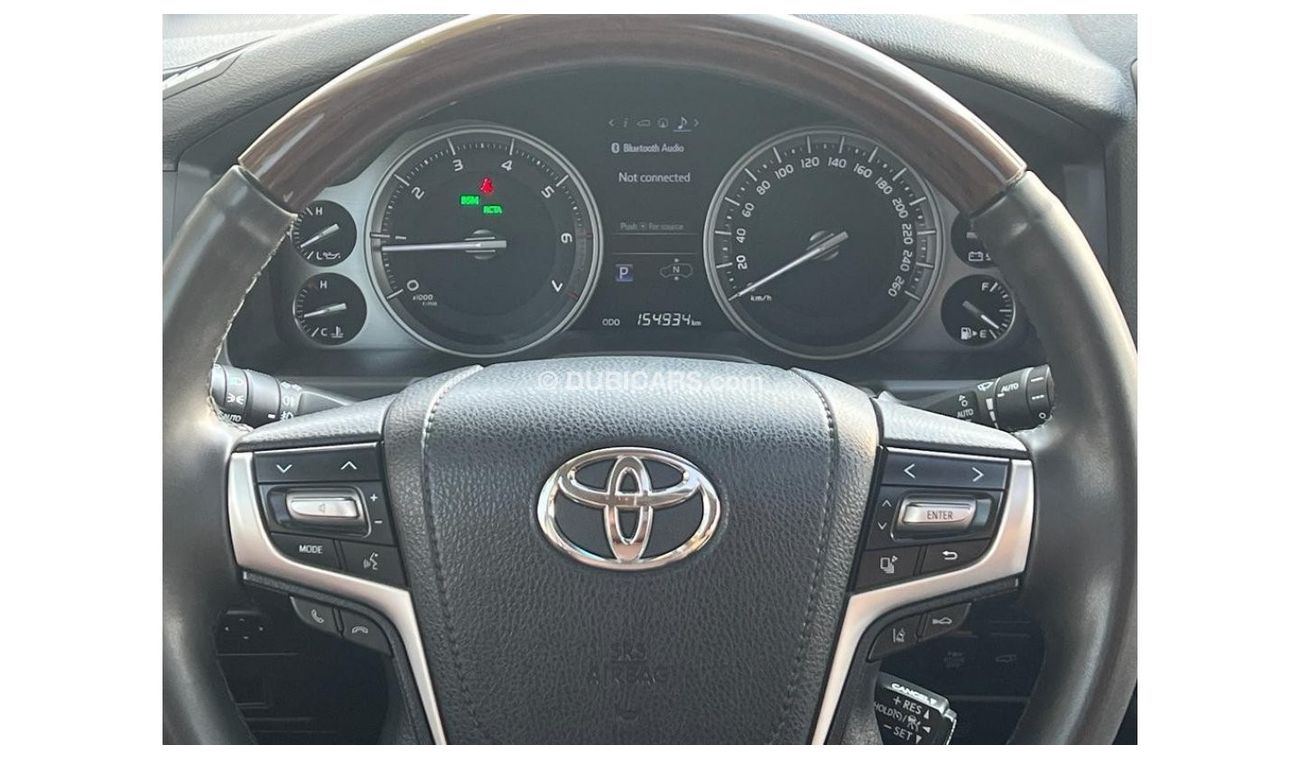 Toyota Land Cruiser TOYOTA LAND CRUIZER 2017 GCC VXR 5.7 TOP OF RANGE ORIGINAL PAINT FULL SERVICE HISTORY