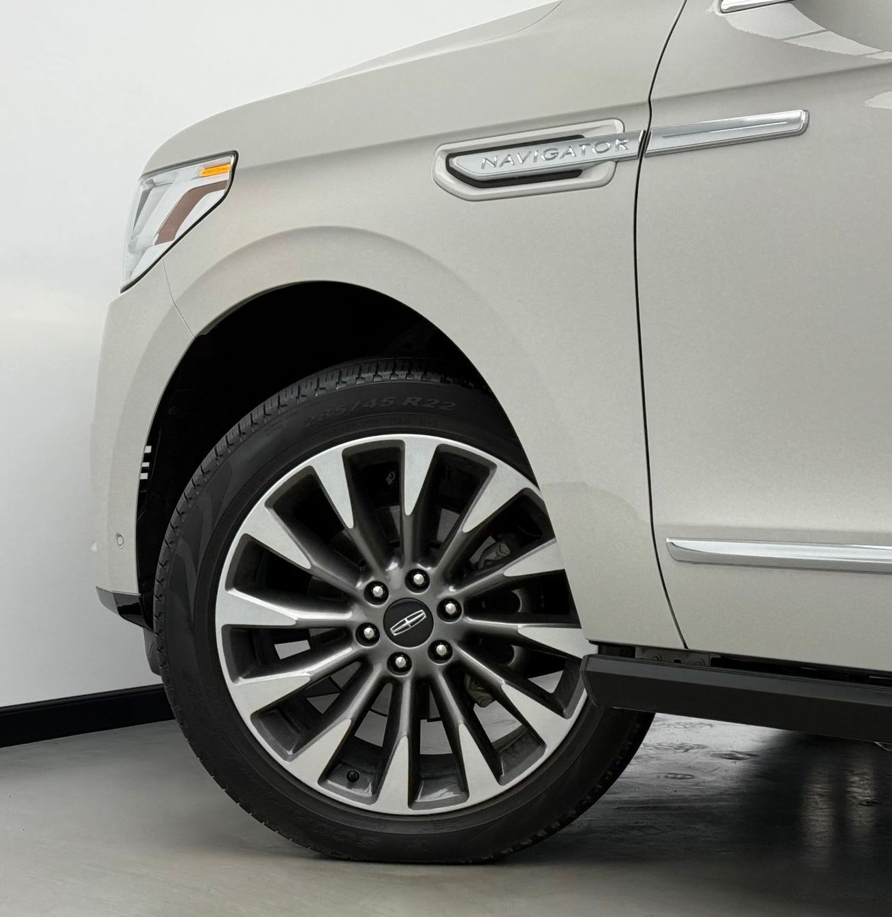 Lincoln Navigator Presidential 3.5L 2019 Lincoln Navigator Presidential, Warranty, Full Lincoln Service History, 8 Sea