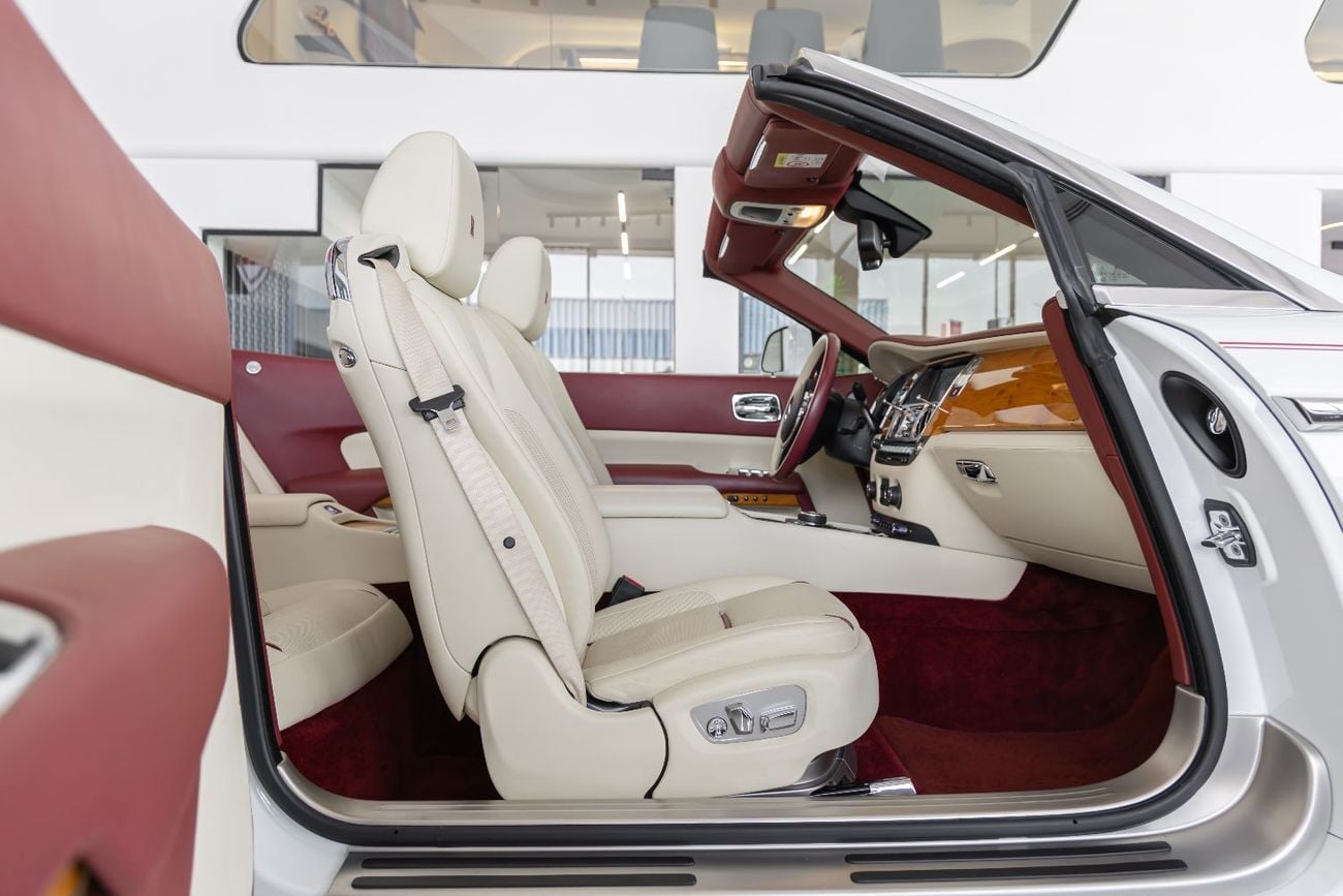 رولز رويس داون Rolls-Royce Dawn 2017 | Fully Loaded | GCC Specs | Mint Condition | "WARRANTY AVAILABLE"