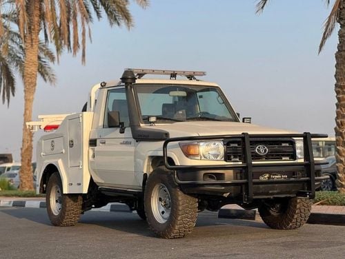 تويوتا لاند كروزر بيك آب 4.0L PTR M/T // 2023 // WITH CRANE , DIFF LOCK // SPECIAL OFFER // BY FORMULA AUTO // FOR EXPORT