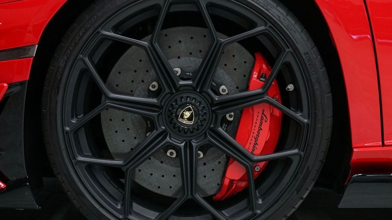 لامبورغيني أفينتادور SVJ 6.5L V12 | European Specs | 8,700 KM | Full Service History