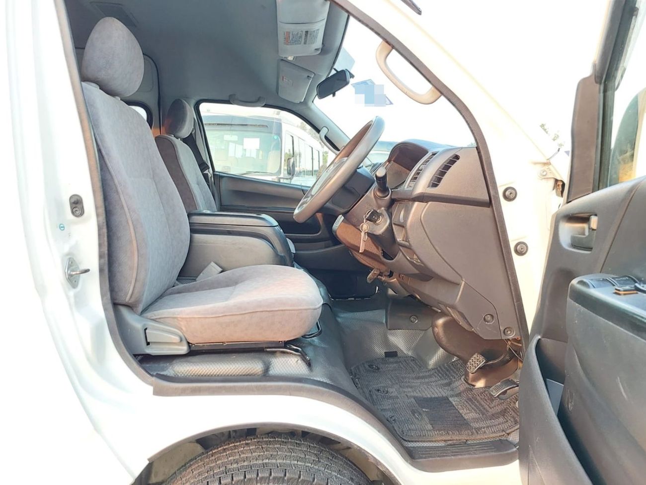 Toyota Hiace TOYOTA HIACE COMMUTER VAN RHD 2015 MODEL 3.0 L DIESEL AUTOMATIC(PM26406)