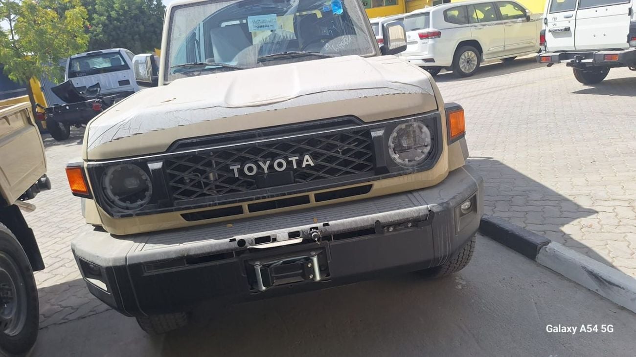 تويوتا لاند كروزر بيك آب TOYOTA LAND CRUISER LC79 DC FULL OPTION AT
