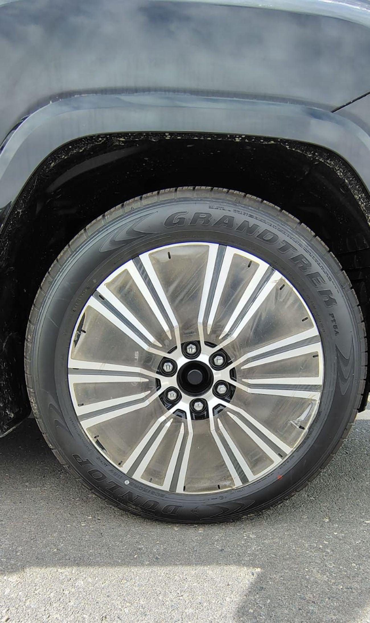 لكزس LX 700h Signature