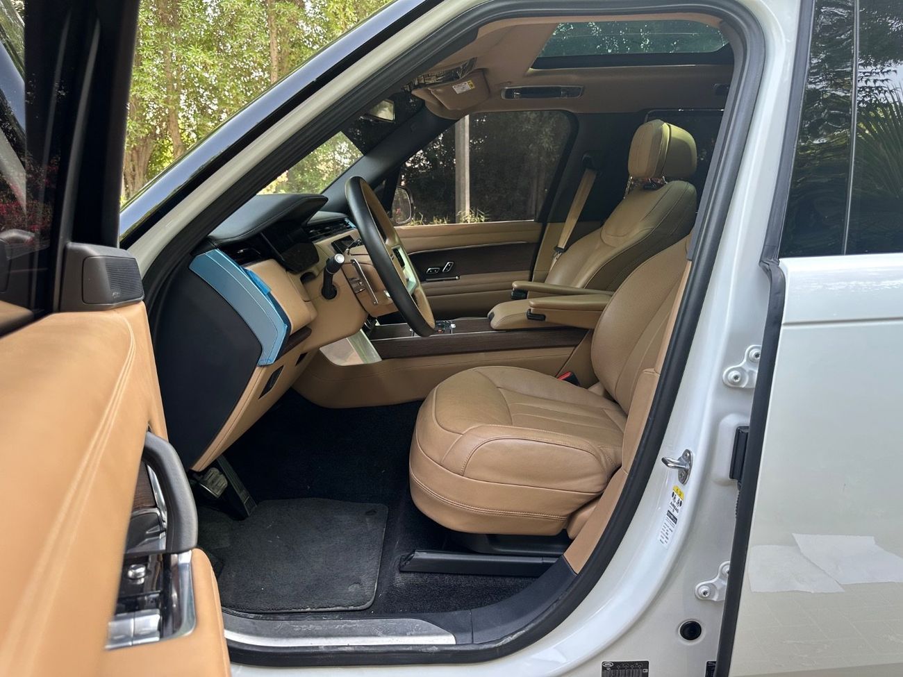 Land Rover Range Rover LWB HSE P530 4.4L HSE P530 4.4L | 2023 | GCC Specs | V8 530 HP | Full Service History | Perfect Cond