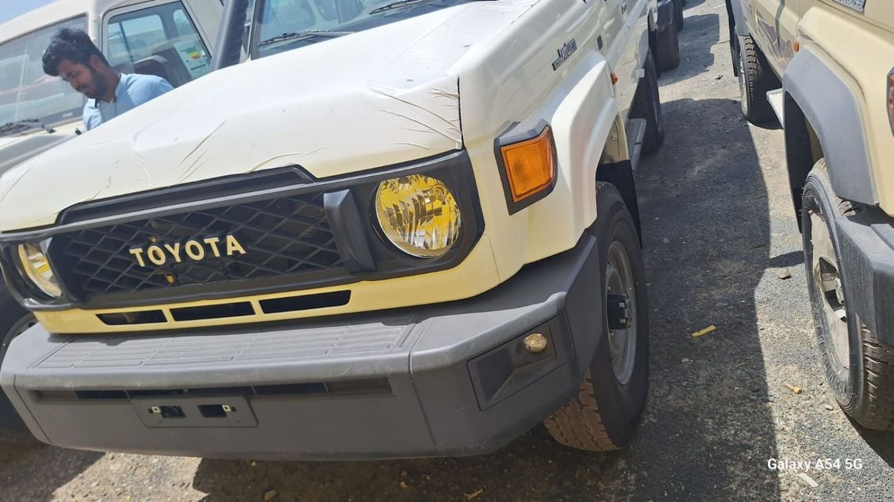 Toyota Land Cruiser 70 TOYOTA LAND CRUISER LC78 4.0L AT