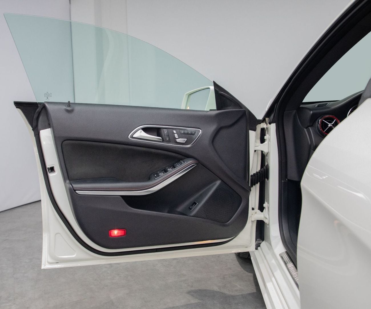 Mercedes Benz CLA250