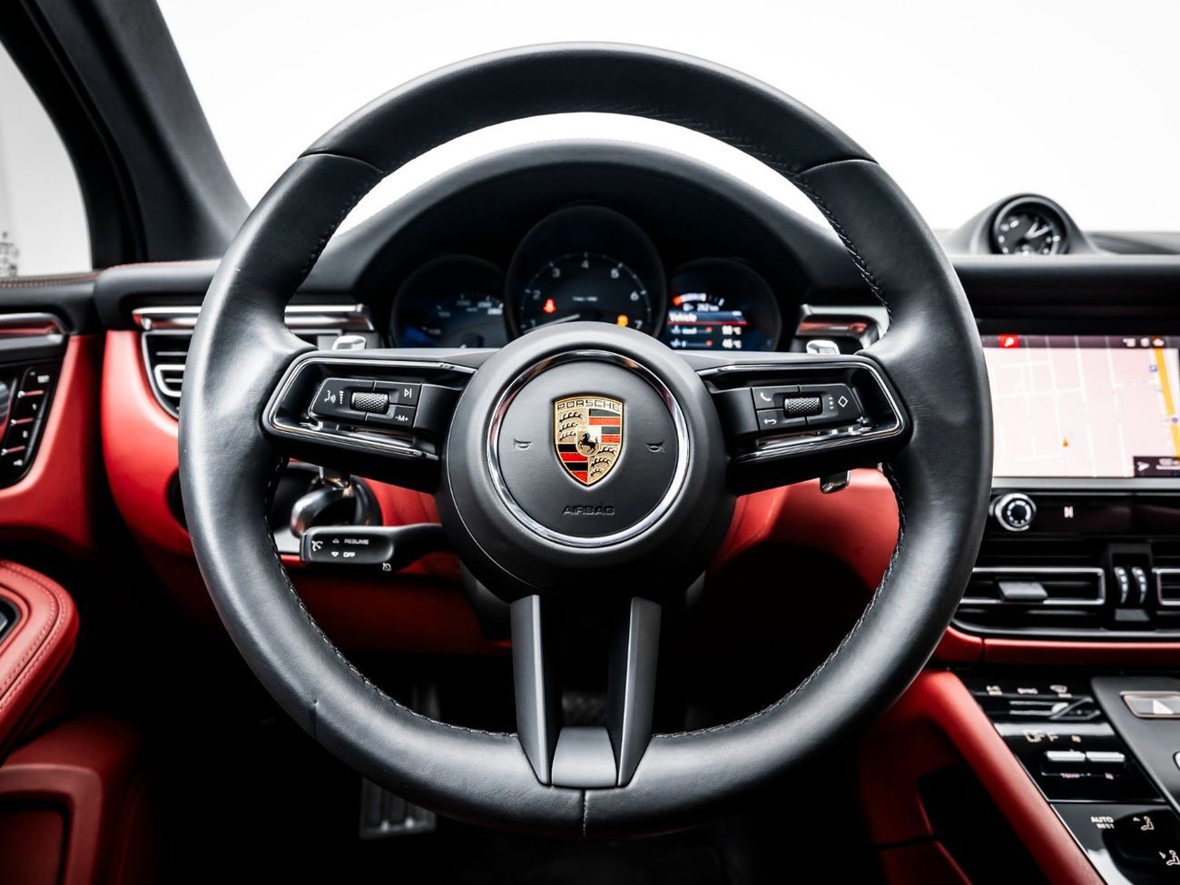 Porsche Macan Std 2.0L (252 HP) 2024 Porsche Macan, 2027 Porsche Warranty, Full Service History, Low KMs, GCC