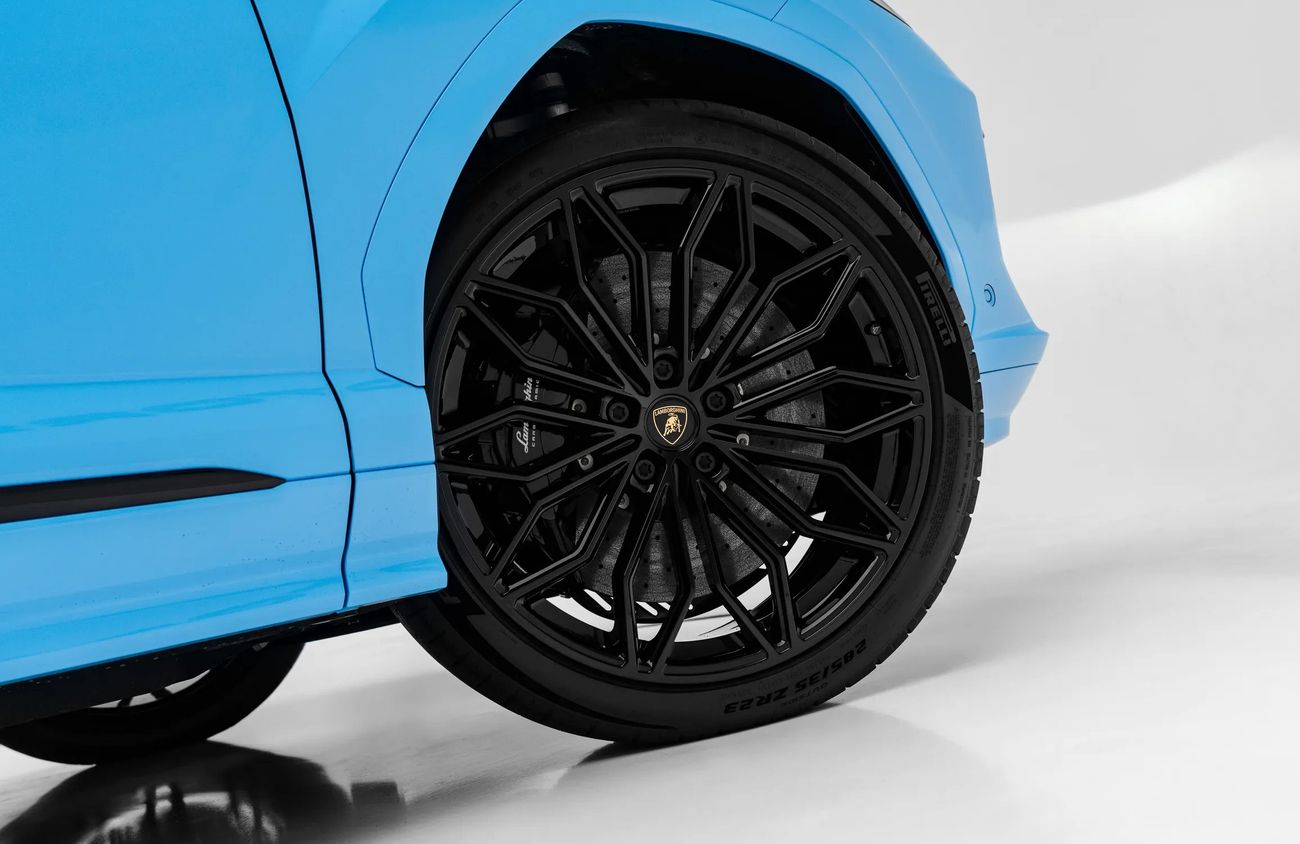 لامبورغيني اوروس 4.0L V-8 Twin-Turbocharged Engine + eMotor