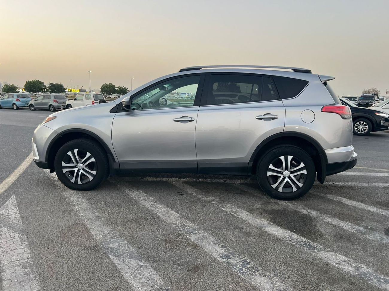 تويوتا راف ٤ 2017 Toyota Rav4 LE 2.5L V4 Mid Option - 4x4 AWD - Leather Seats -