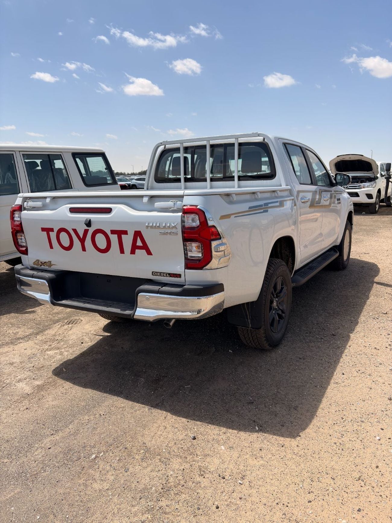 تويوتا هيلوكس Toyota Hilux 2.4L - SR5 4x4 Automatic Diesel - Full Option