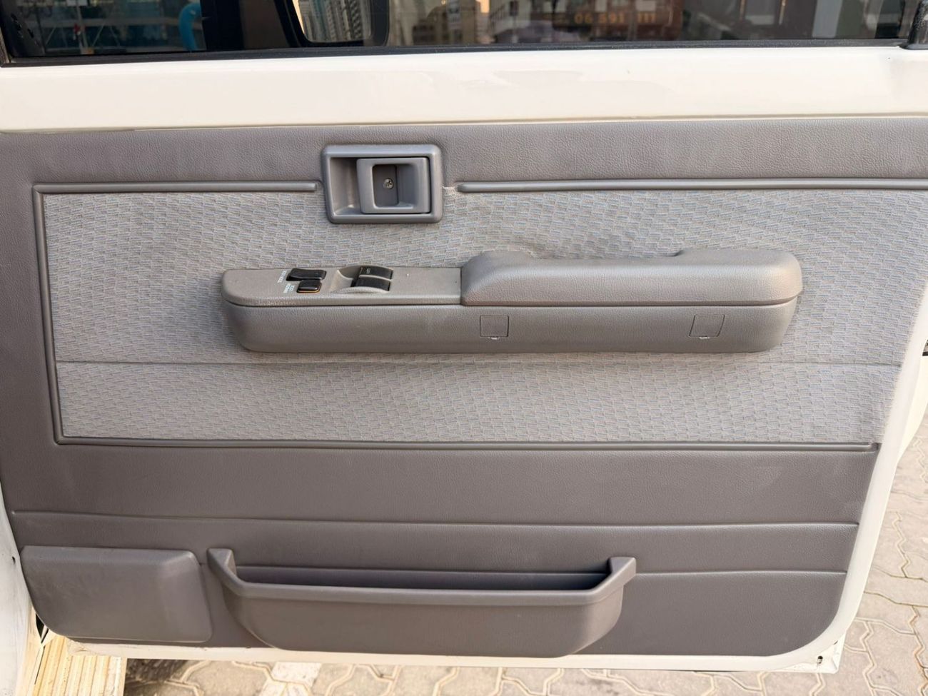 تويوتا لاند كروزر بيك آب diesel 4.5 liter ,right hand drive ,2024 shape ,year model 2017 ,only for export available