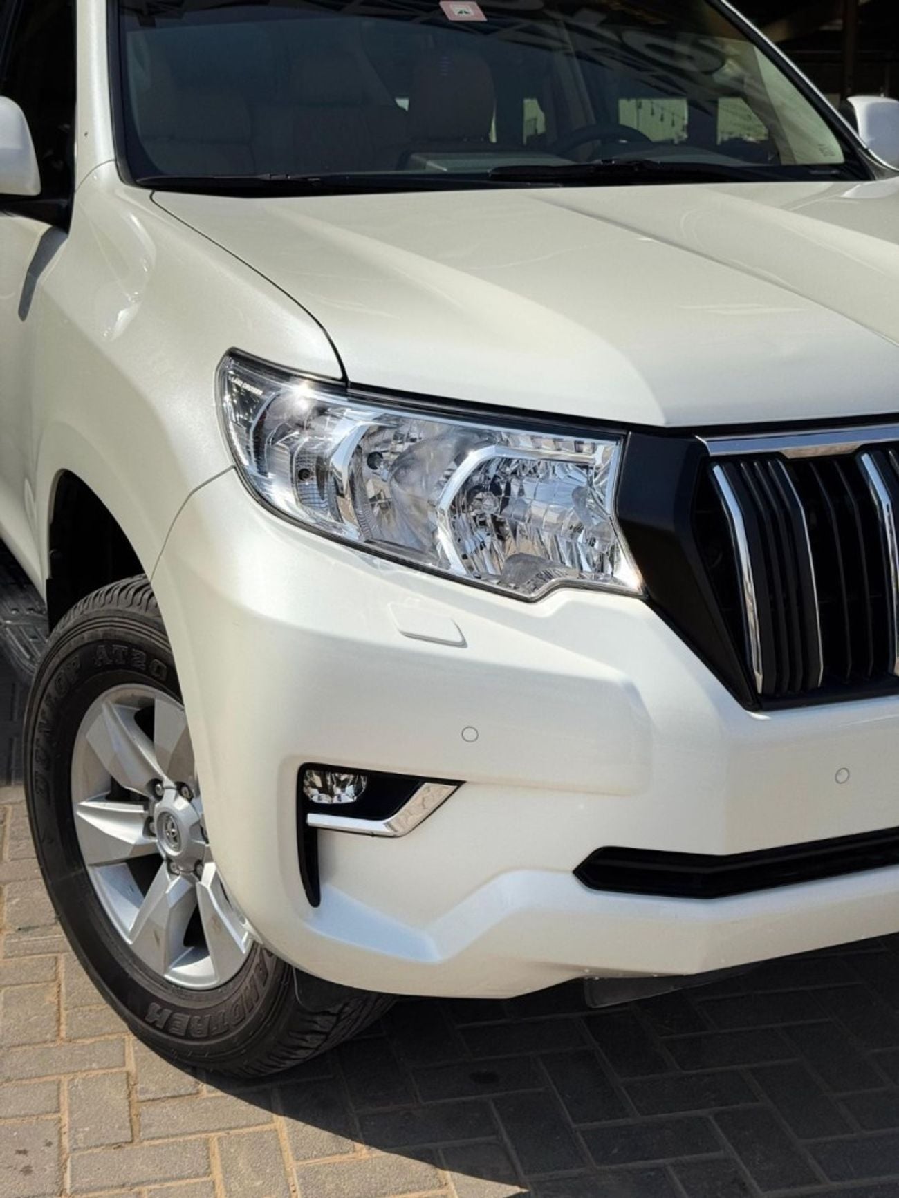 تويوتا برادو V6 4.0L / GCC / 4X4 / BIG SCREEN / FRIDGE / 7 SEATER / IN PERFECT CONDITION