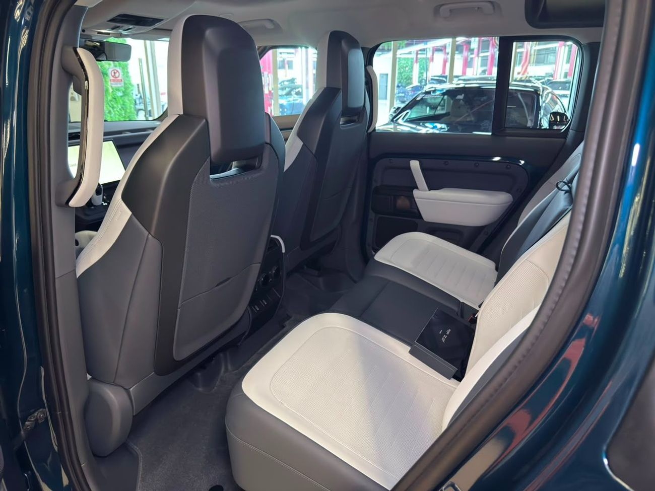 لاند روفر ديفندر 110 OCTA EDITION ONE P635 2026 Land Rover Defender 110 Octa P635 - ALTAYYER WARRANTY AND SERVICE