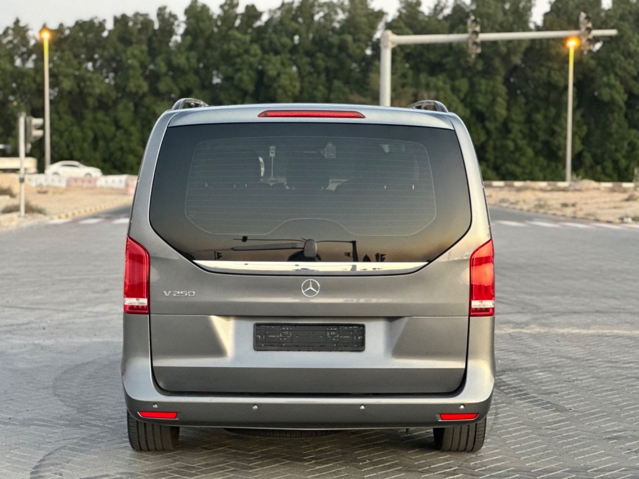 Mercedes-Benz V 250 Std 2.1L MODEL 2020 GCC CAR PERFECT CONDITION INSIDE AND OUTSIDEE