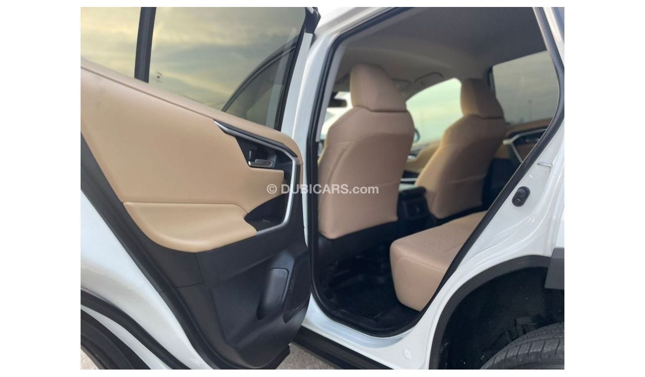 Toyota RAV4 2020 Toyota RAV4 XLE 2.5L V4 -