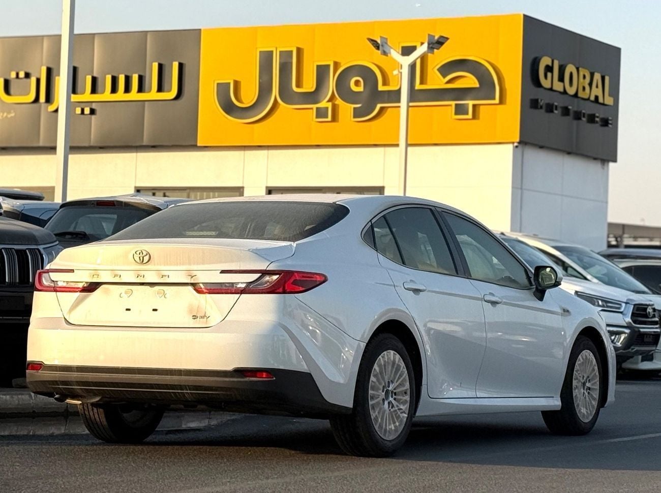 تويوتا كامري XLE 2.5L Hybrid