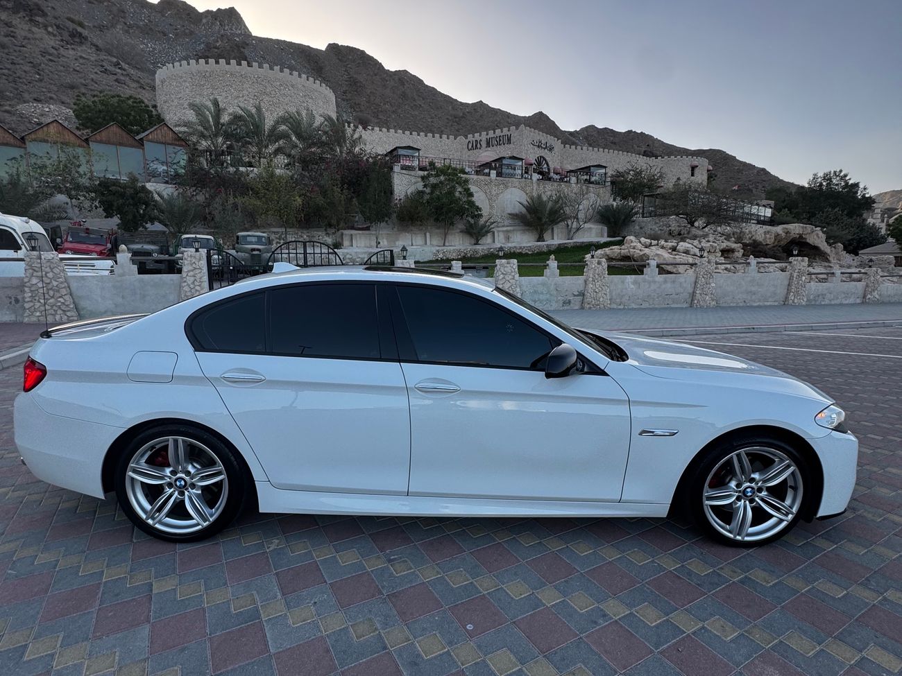 BMW 528i