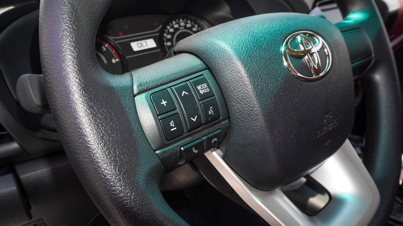 Toyota Hilux DLX 2.4 L d