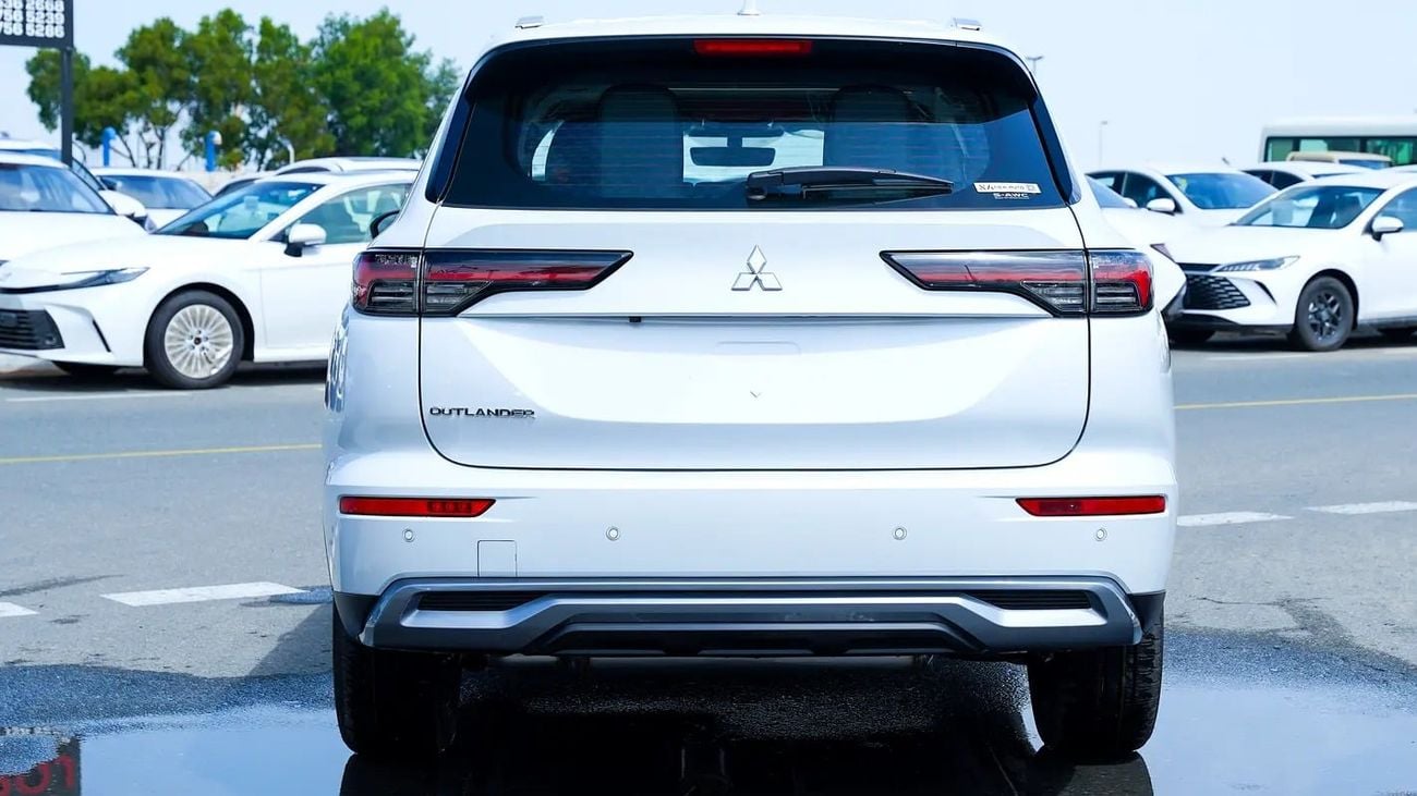 ميتسوبيشي آوتلاندر HIGHLINE ميتسوبيشي أوتلاندر 2.5 لتر H-LINE G06 كاملة المواصفات أبيض / أسود 2026/2026