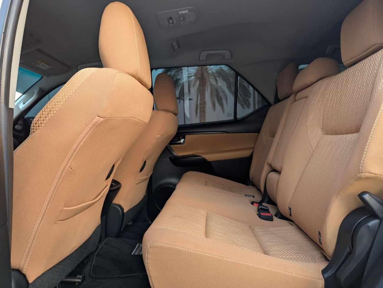 تويوتا فورتونر Toyota Fortuner 2021 white colour LHD Gcc specs 4x4 Petro engine