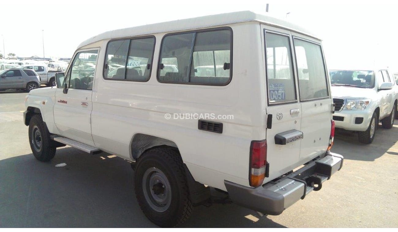 Toyota Land Cruiser Hard Top 78 LX 13, Diesel, 13 Seats