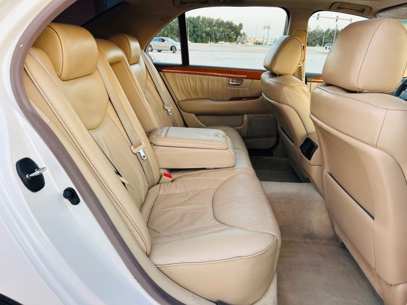 لكزس LS 430 موديل 2004 حاله ممتازه من الداخل والخارج فتحه وجلد ومثبت سرعه وتحكم كهربي كانل ونظام صوت ممتاز وكامي