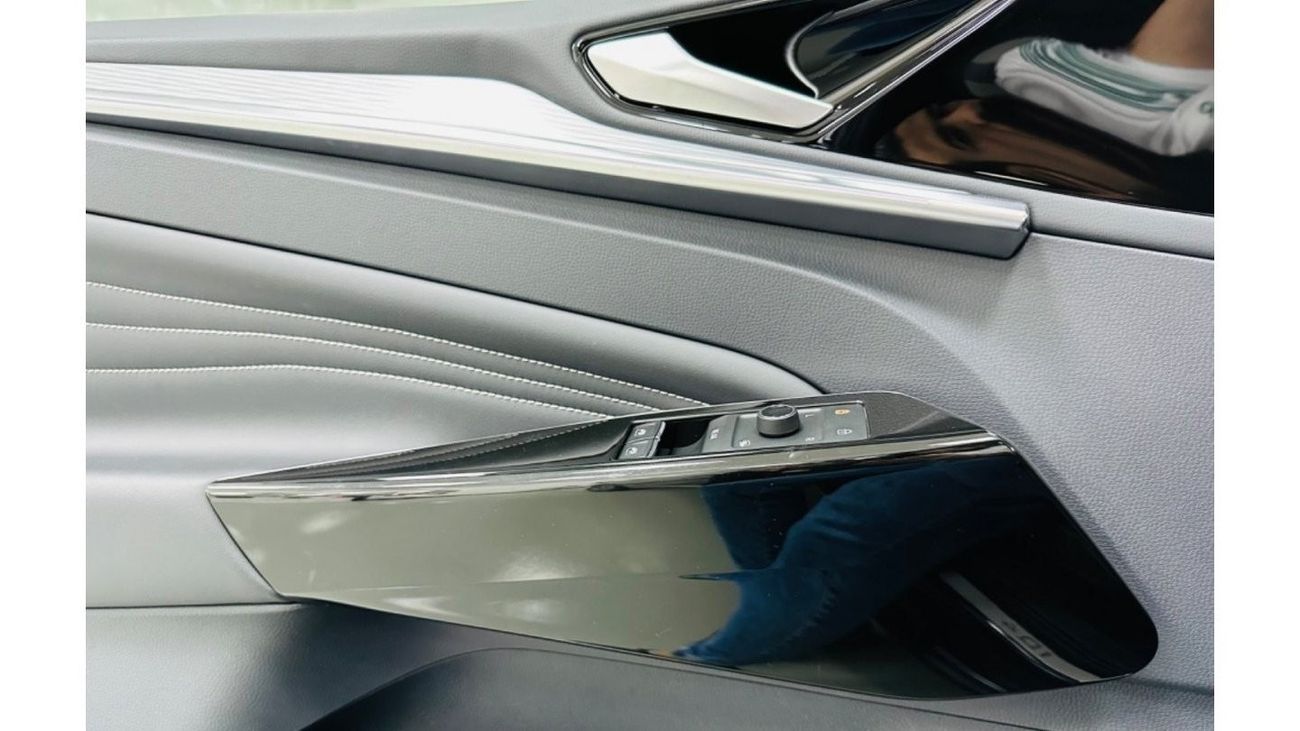 Volkswagen ID.4 Original paint .. Pure Plus .. Panoramic Roof ..