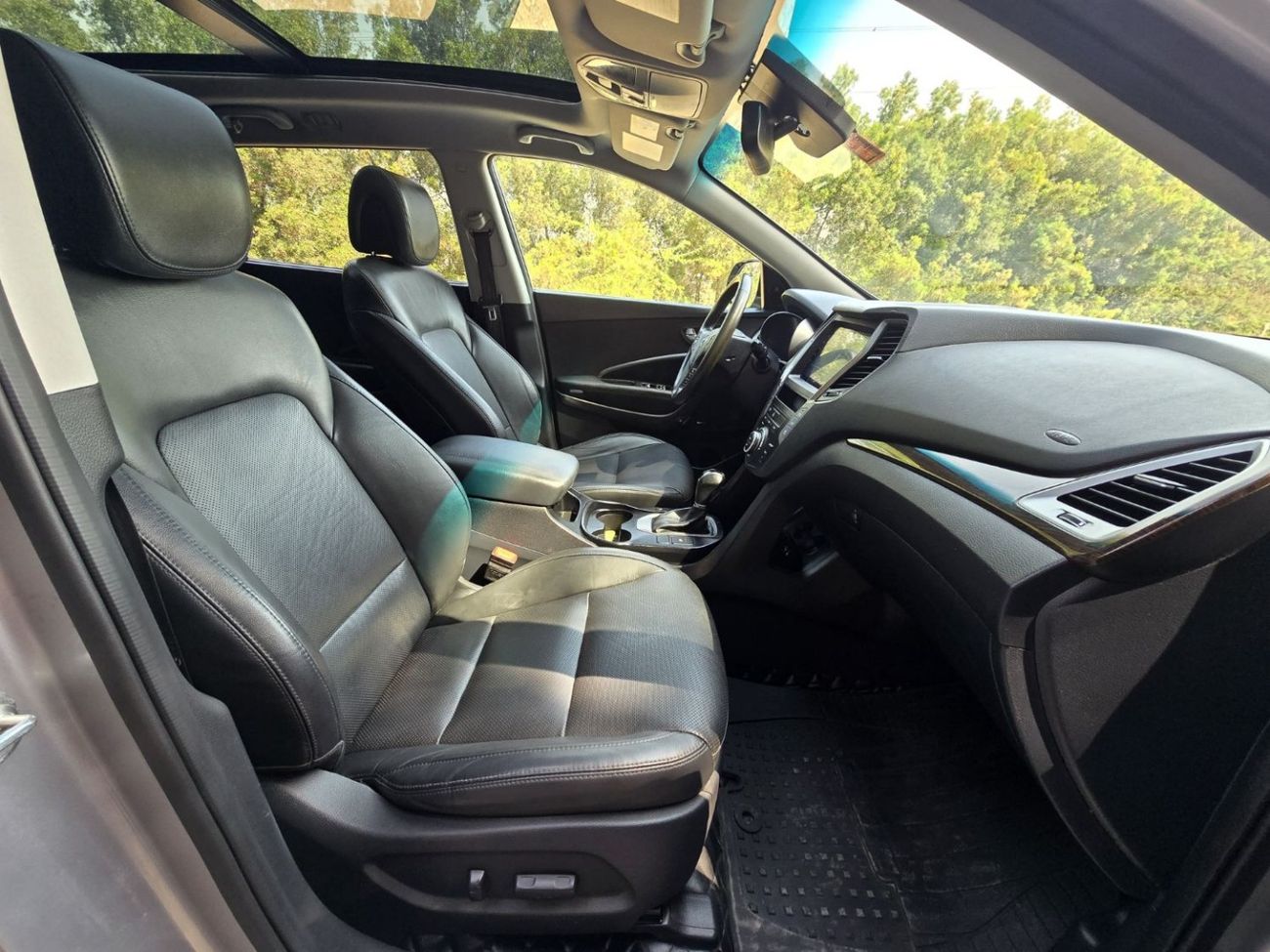 Hyundai Santa Fe GLS Top 3.3L SANTA FE GRAND 3.3L V6  2017 FULL OPITION  //PERFECT CONDITION